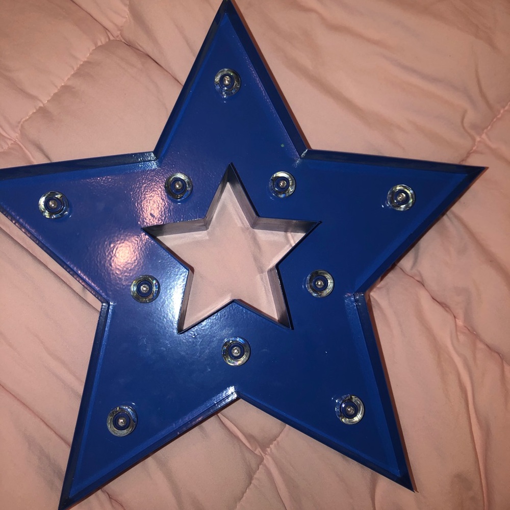star decoration that lights up